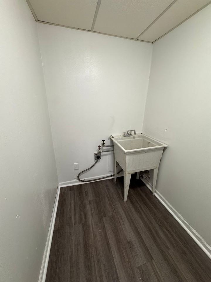 1012 N Court St - Photo 3 of 12