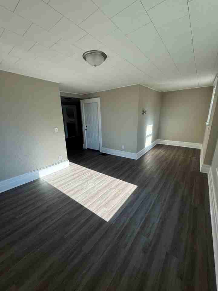 1012 N Court St - Photo 5 of 12
