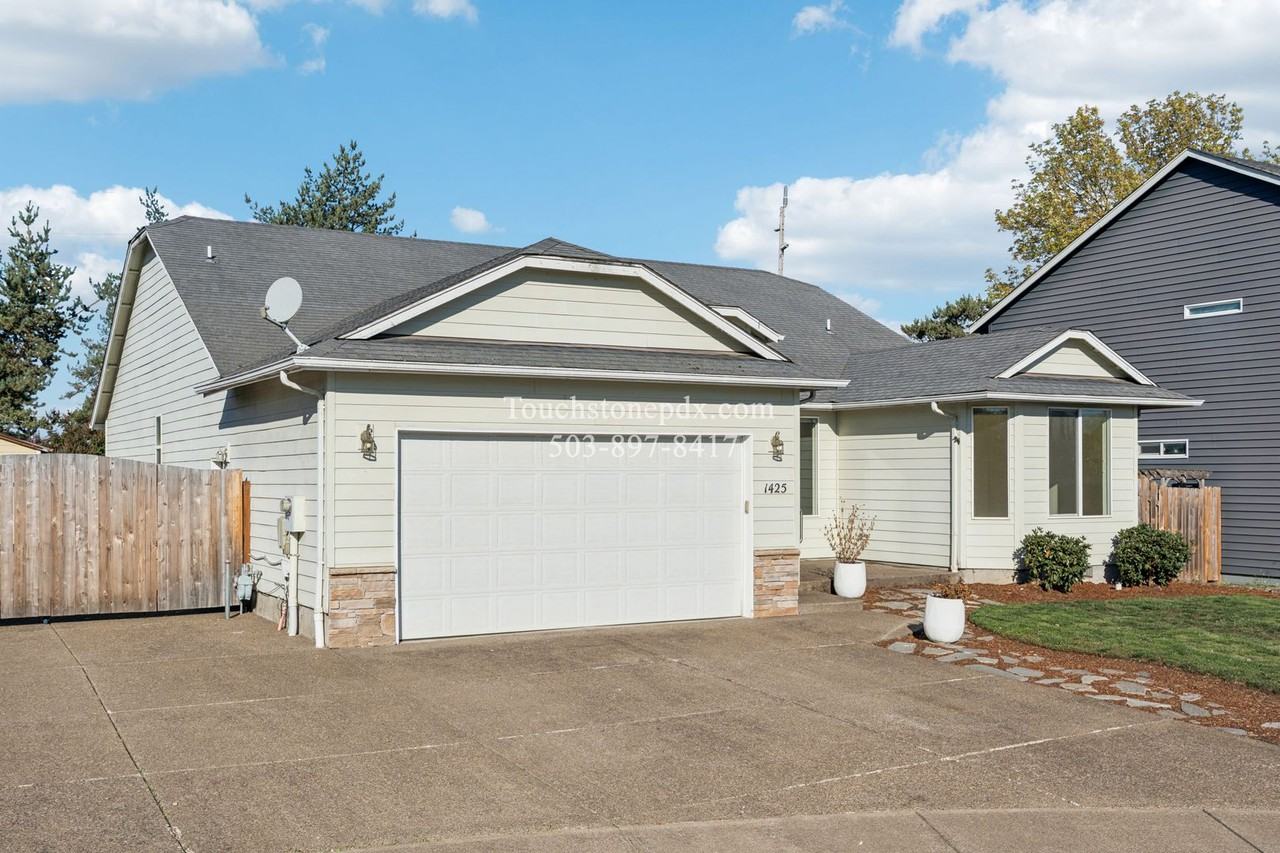 1425 Mt View Ln - Photo 2 of 38