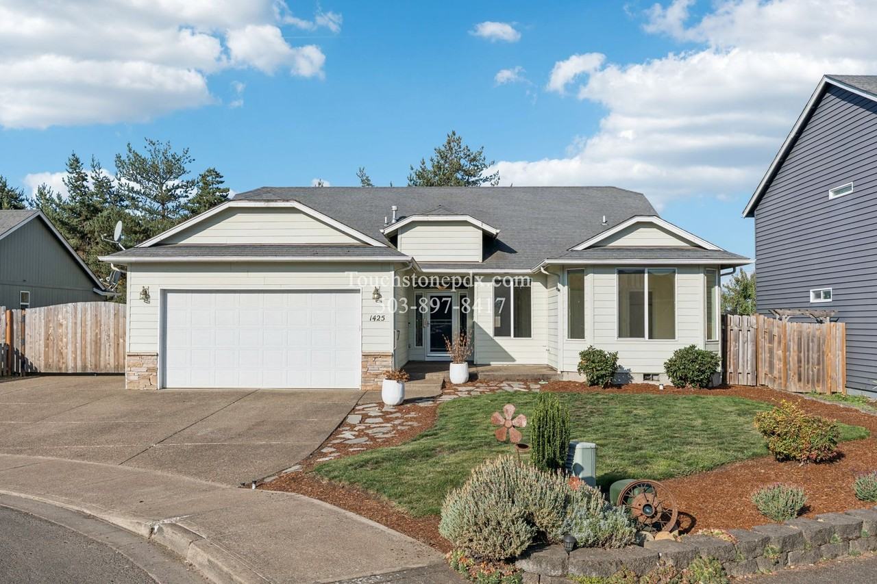 1425 Mt View Ln - Photo 4 of 38