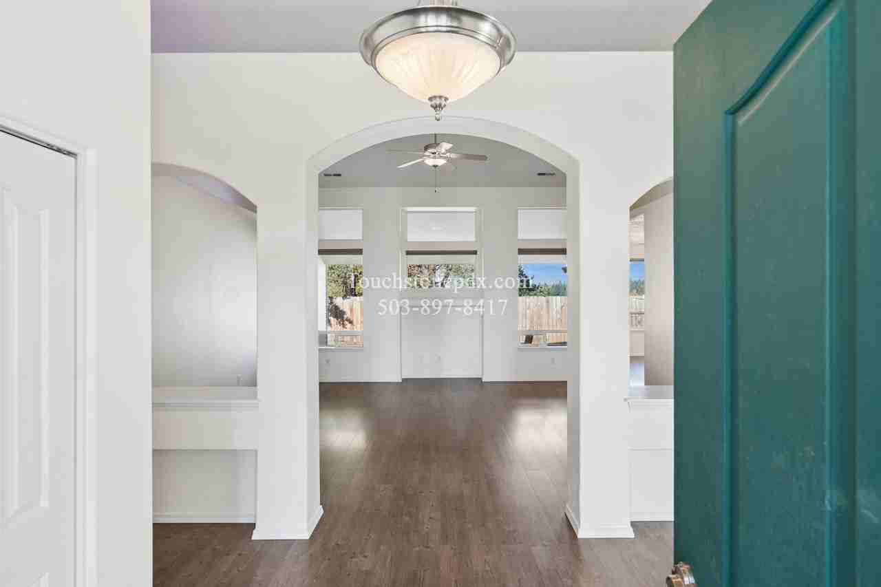 1425 Mt View Ln - Photo 5 of 38