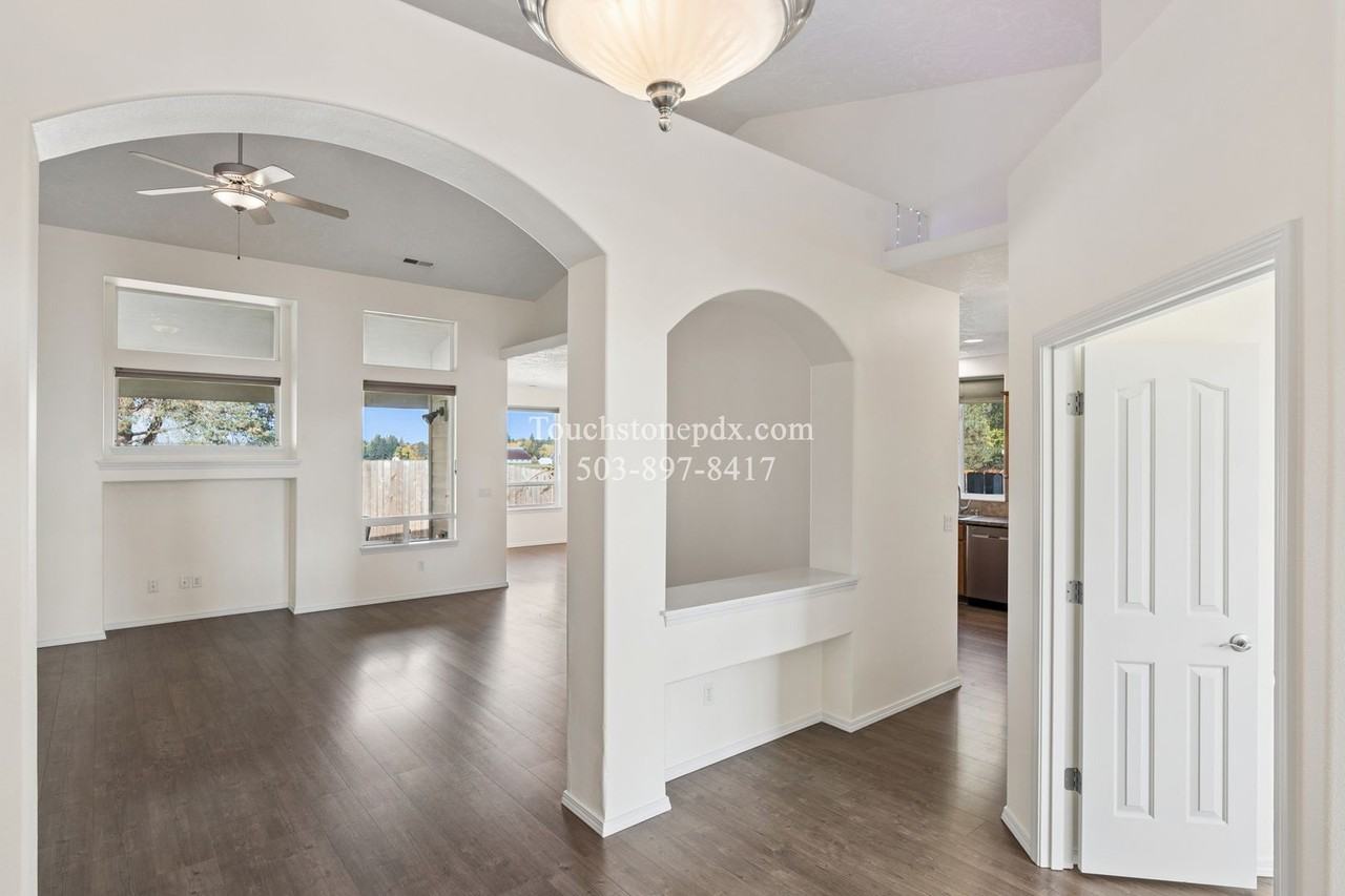 1425 Mt View Ln - Photo 7 of 38