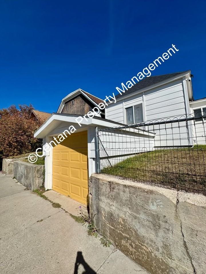 1948 Roberts Ave - Photo 2 of 16