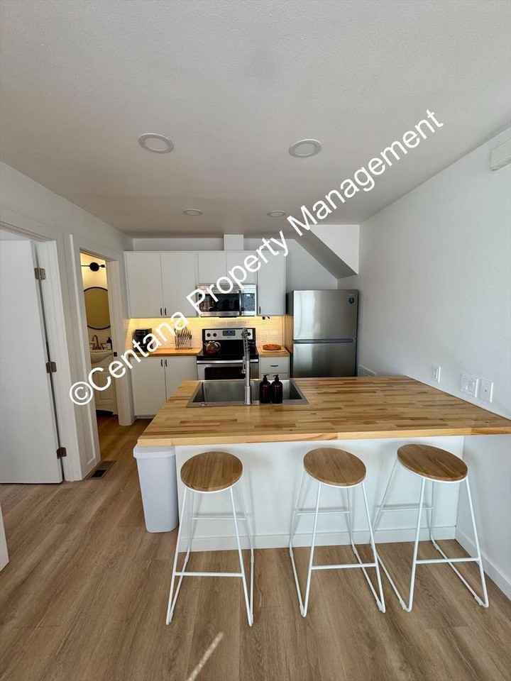 1948 Roberts Ave - Photo 3 of 16