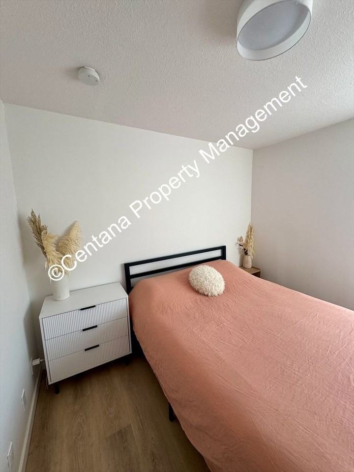 1948 Roberts Ave - Photo 4 of 16
