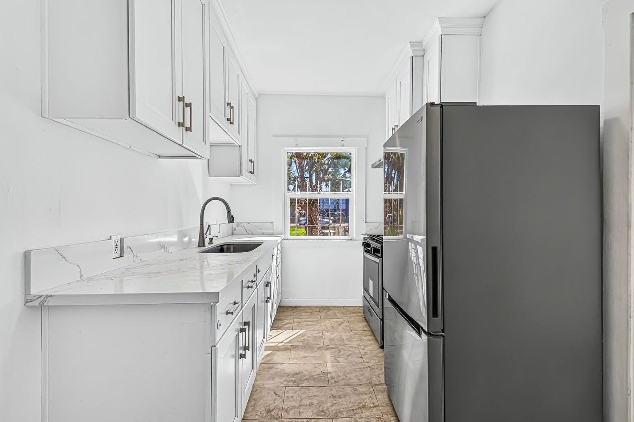 1331 W 19th St - Photo 4 of 20