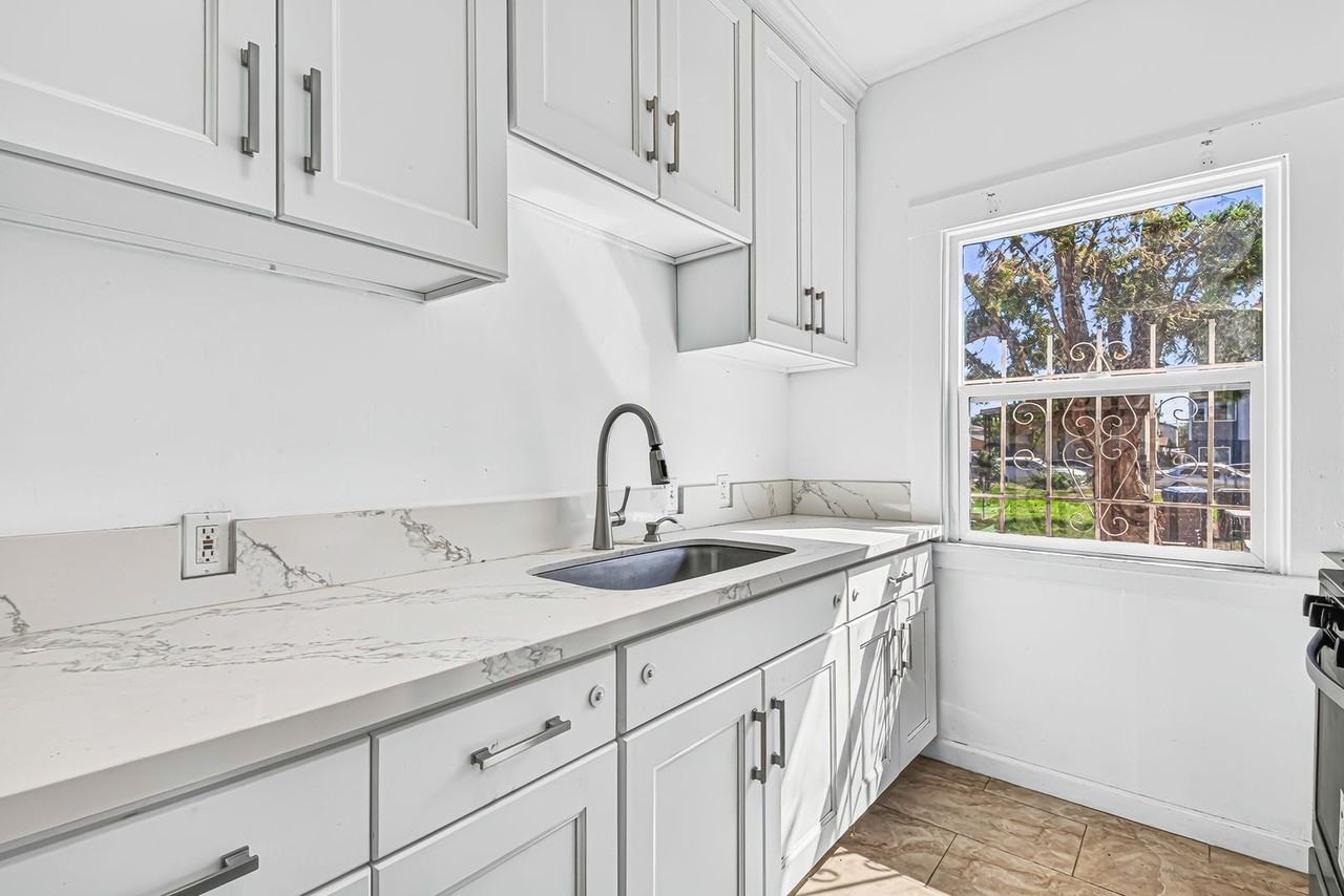 1331 W 19th St - Photo 5 of 20
