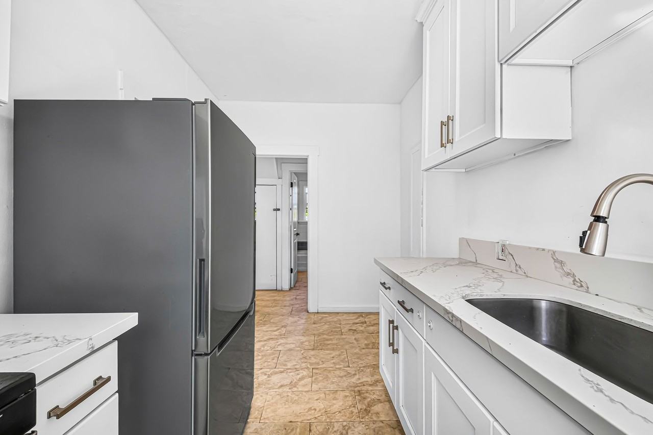 1331 W 19th St - Photo 7 of 20