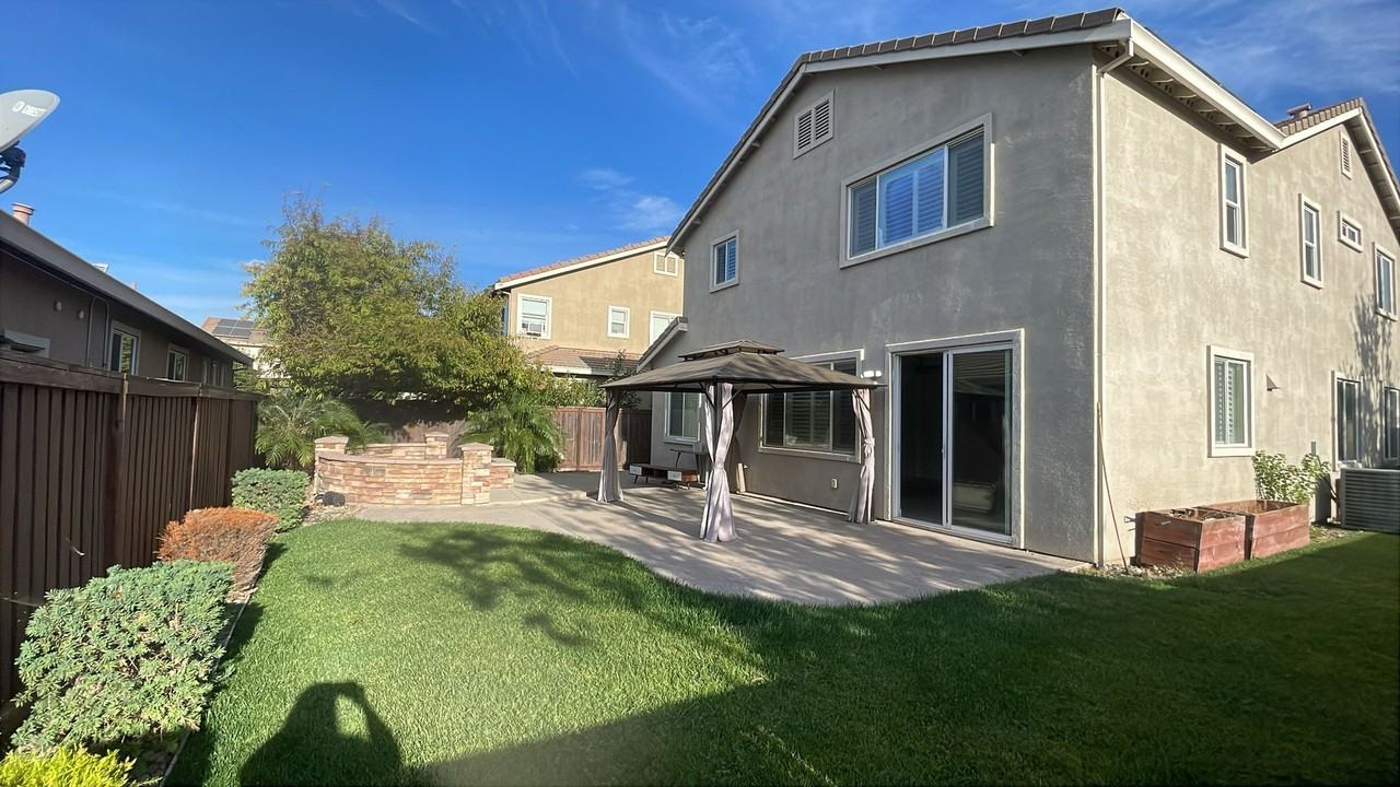 1525 Bayside Rd - Photo 2 of 12