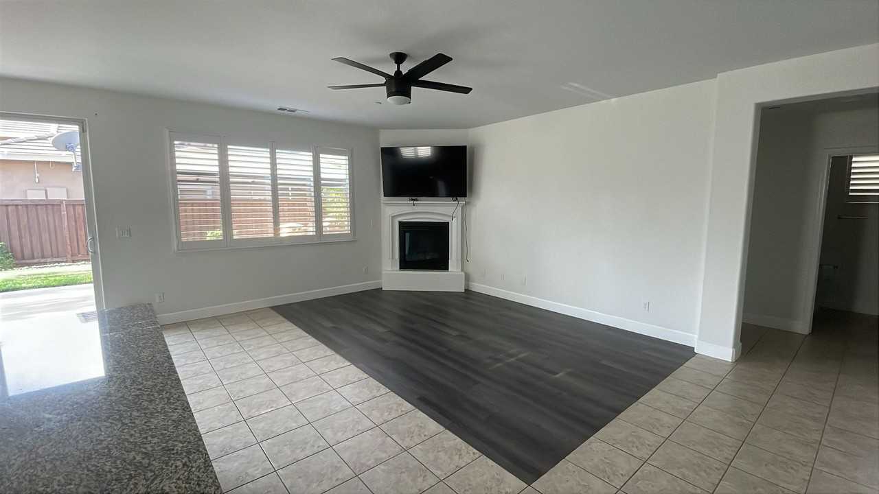 1525 Bayside Rd - Photo 4 of 12