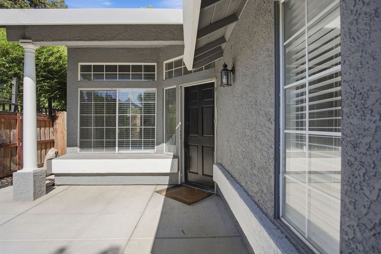 7300 Saltgrass Way - Photo 4 of 36