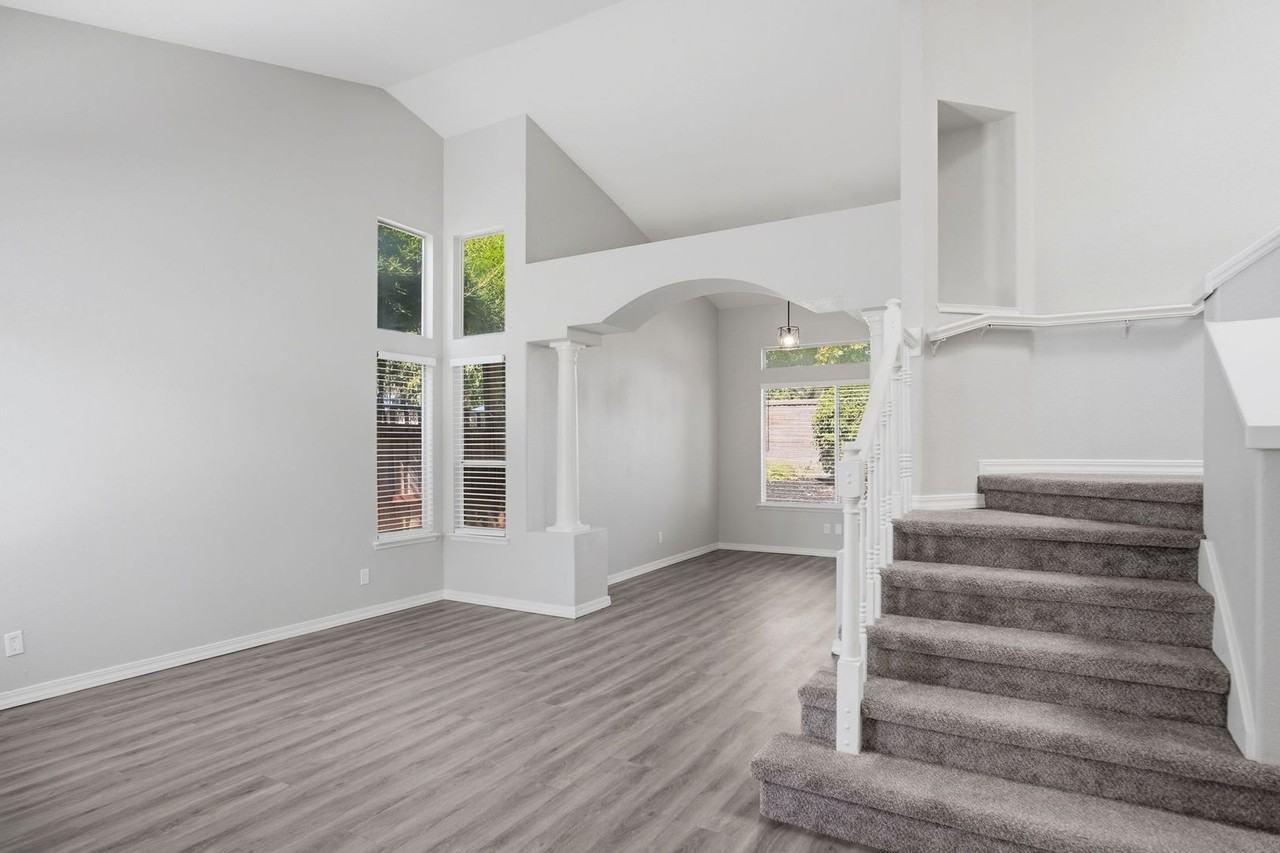 7300 Saltgrass Way - Photo 7 of 36