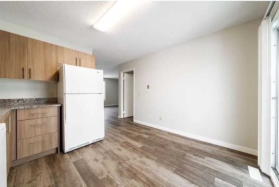 32 Holmes St - Photo 2 of 12