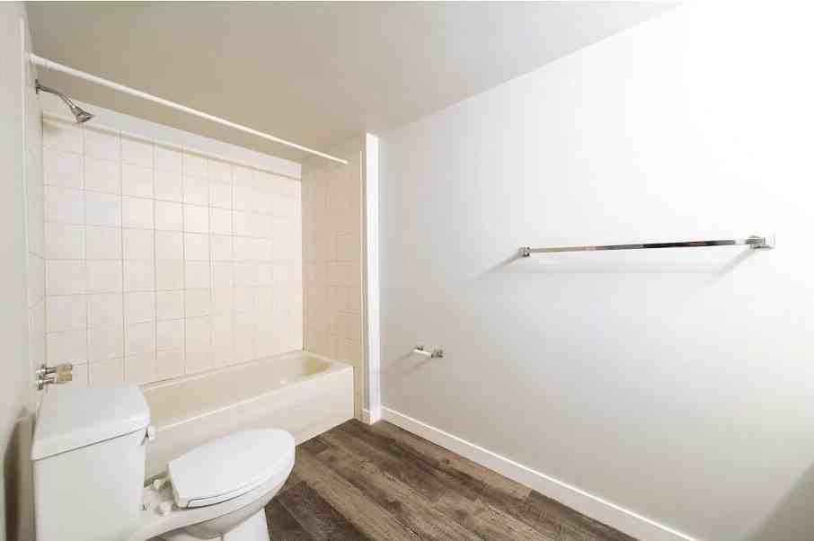 32 Holmes St - Photo 5 of 12
