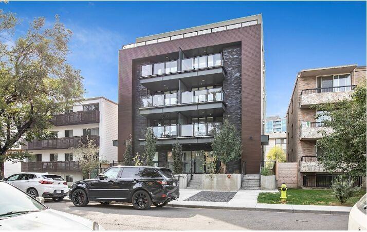 121 - 121 24 Ave Sw - Photo 4 of 18