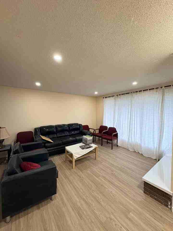 5051 Vantage Cres Nw - Photo 3 of 10