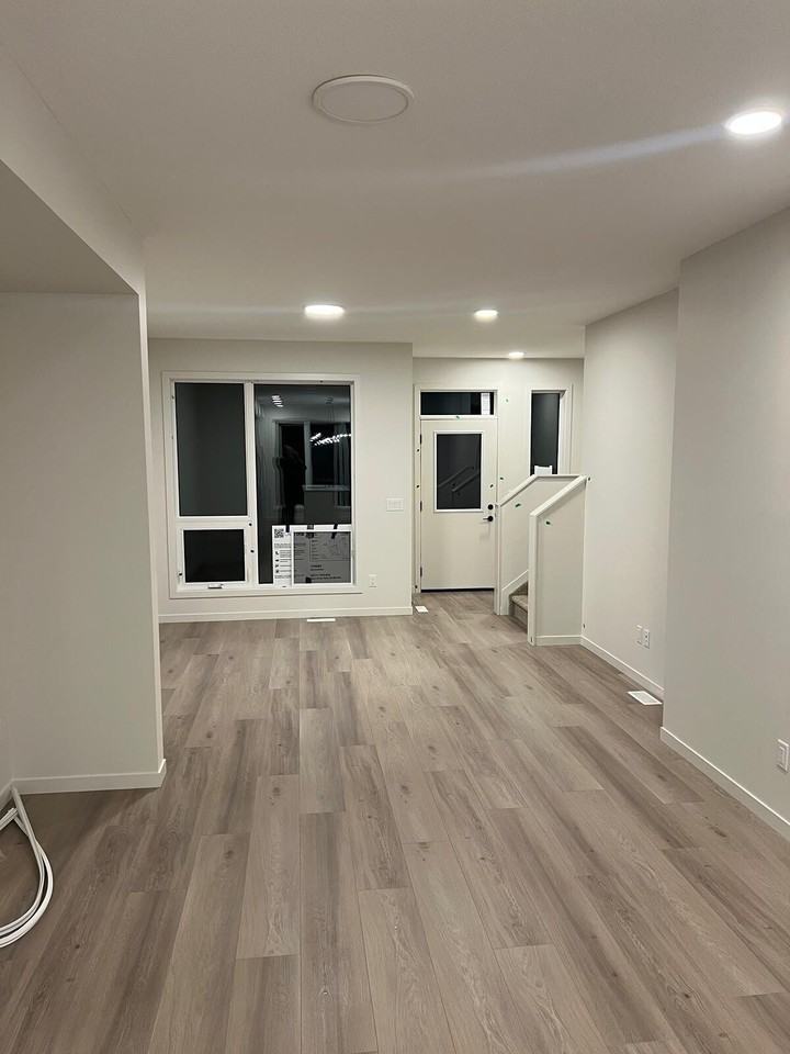 7434 Klapstein Cres Sw - Photo 3 of 17