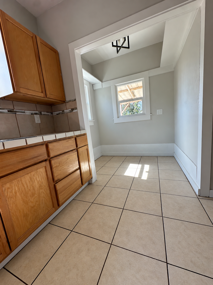 1249 N Adoline Ave #NA - Photo 2 of 13