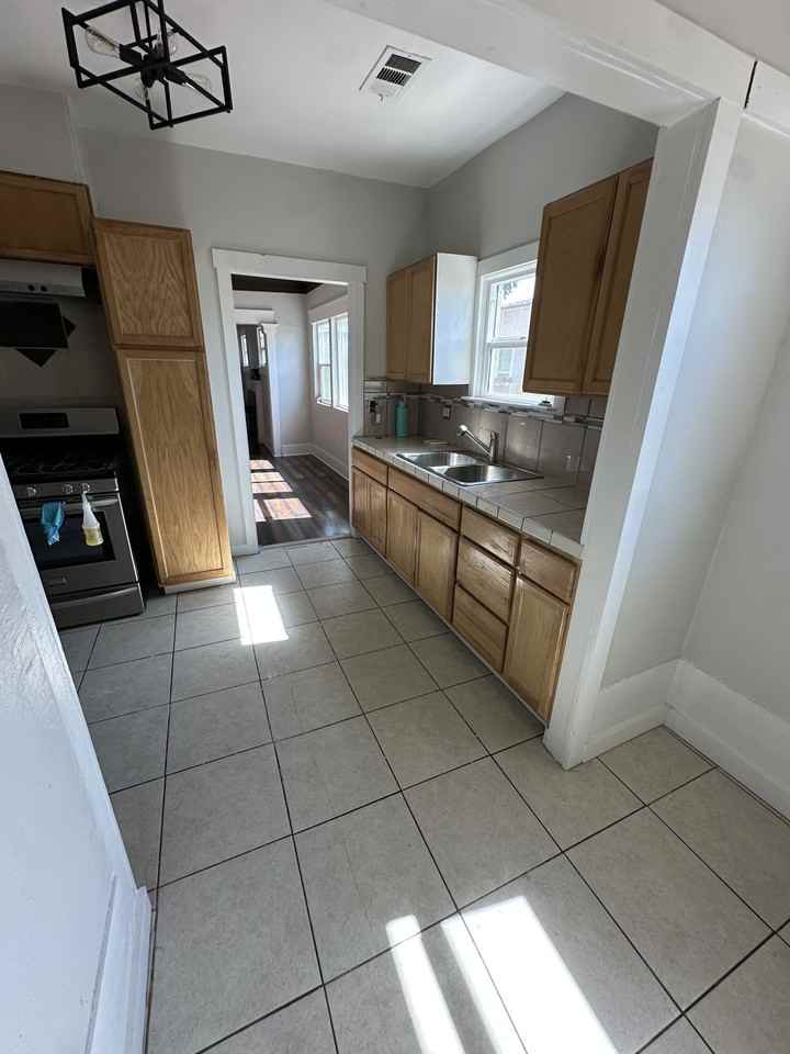 1249 N Adoline Ave #NA - Photo 4 of 13