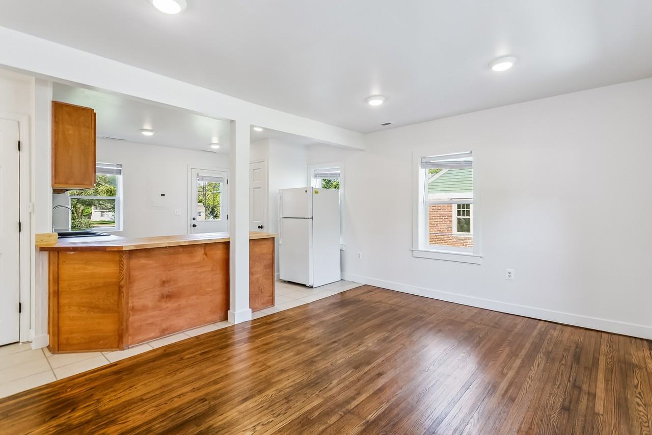 2919 E Maplewood Dr #NA - Photo 2 of 15