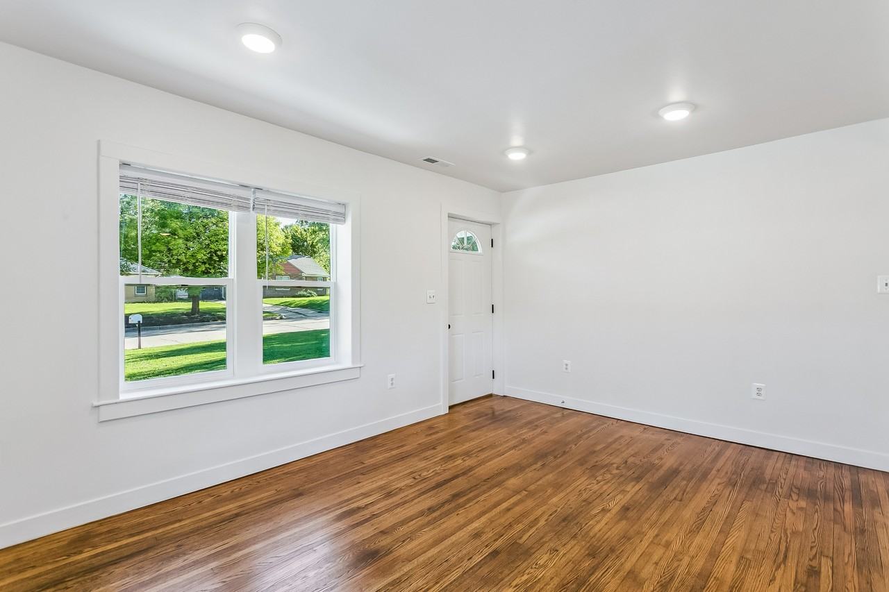 2919 E Maplewood Dr #NA - Photo 3 of 15