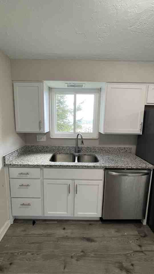 1015 Pleasant Ave #NA - Photo 5 of 23
