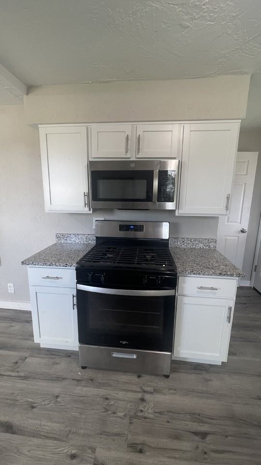 1015 Pleasant Ave #NA - Photo 6 of 23