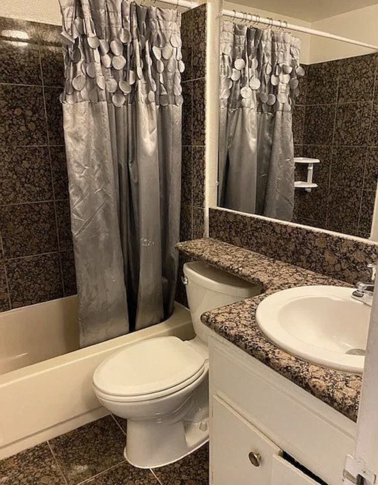 5255 Satsuma Ave #2 - Photo 6 of 9