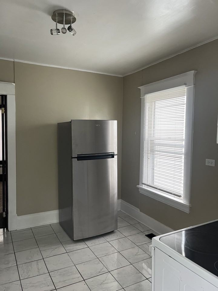934 Bellevue Pl #NA - Photo 4 of 16