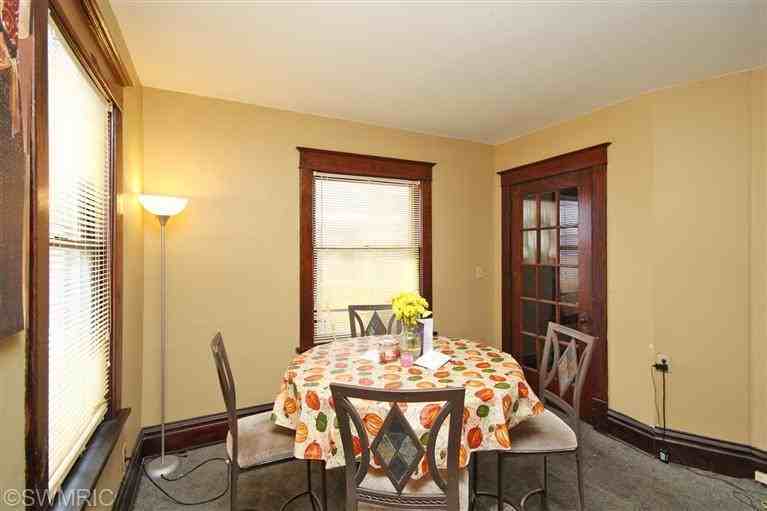 934 Bellevue Pl #NA - Photo 7 of 16