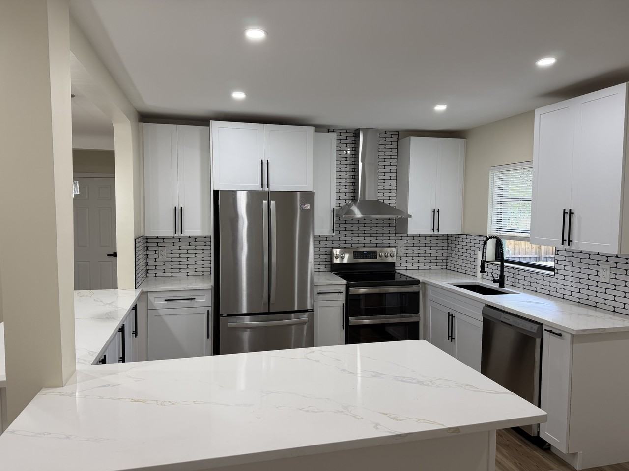 1418 Dexter Dr #NA - Photo 2 of 17