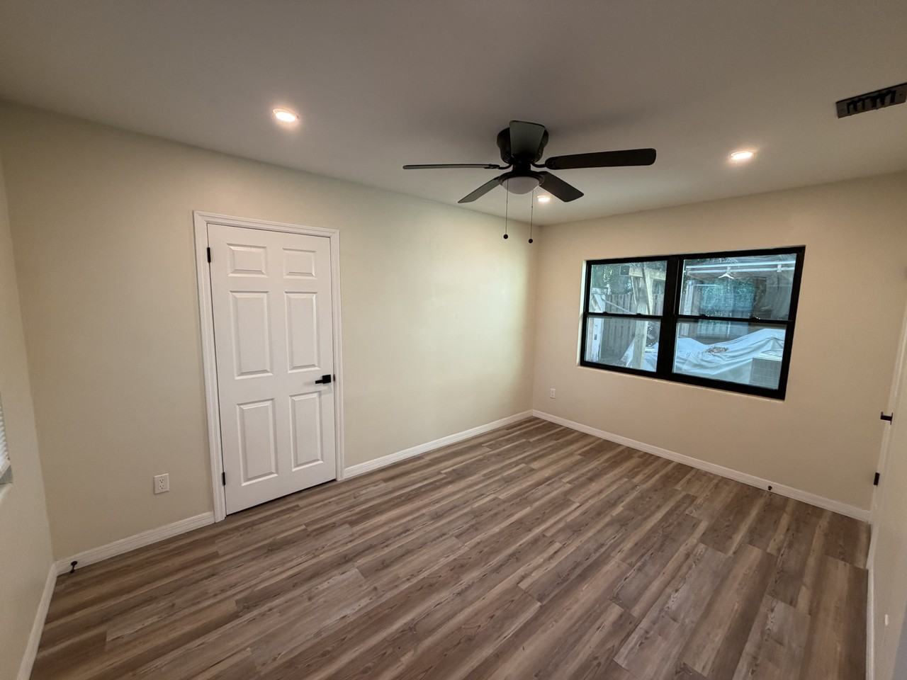 1418 Dexter Dr #NA - Photo 6 of 17
