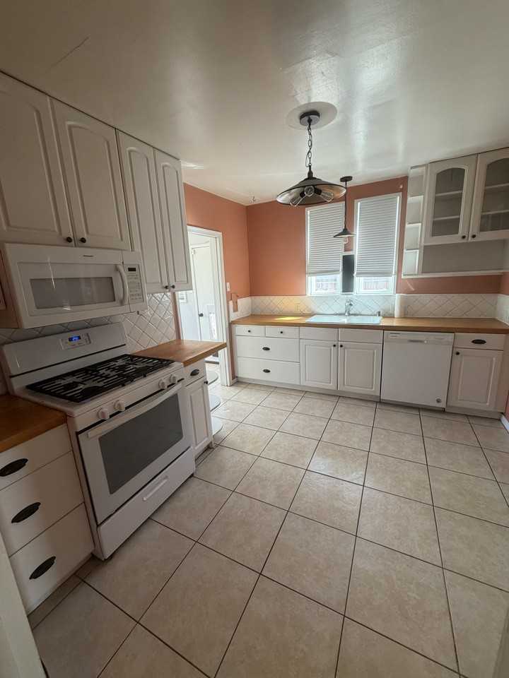 1354 N Vagedes Ave #NA - Photo 2 of 10