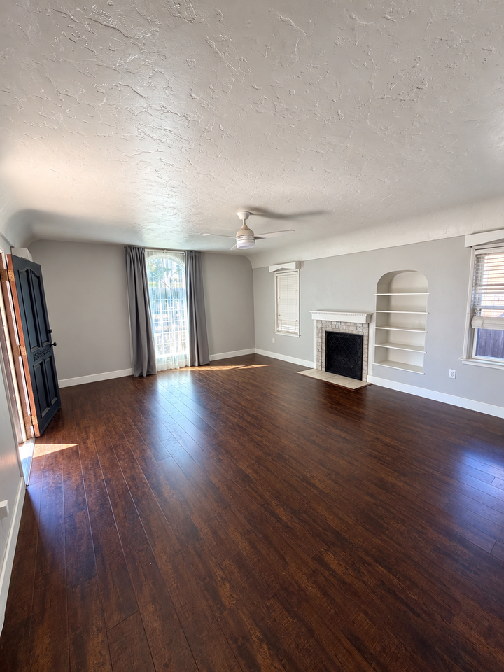 1354 N Vagedes Ave #NA - Photo 3 of 10