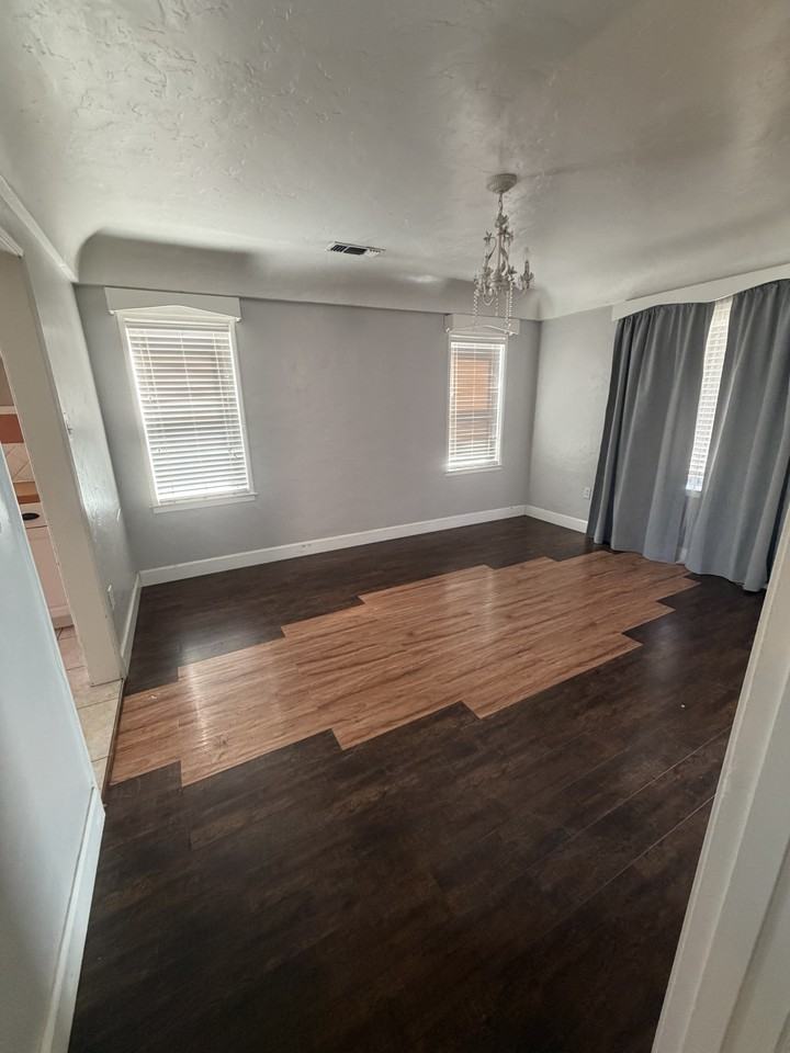1354 N Vagedes Ave #NA - Photo 4 of 10