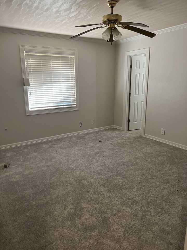 3933 Lakeshore Dr #NA - Photo 3 of 8