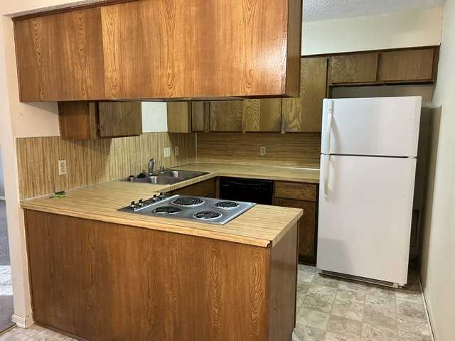 1319 Southridge Ct - Photo 3 of 8