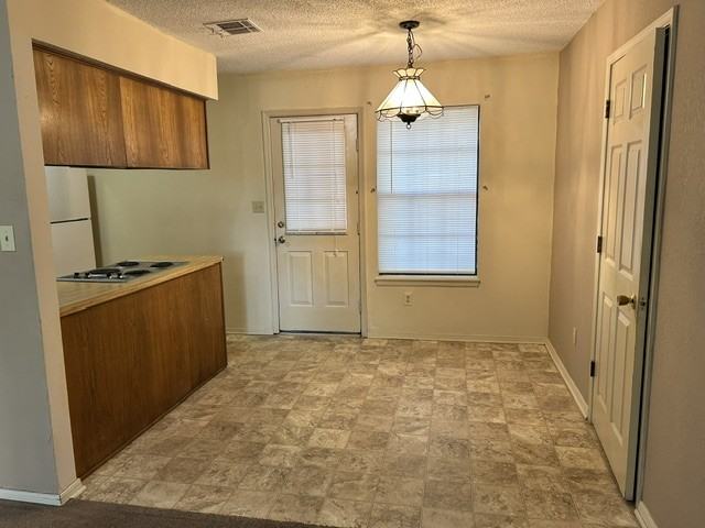 1319 Southridge Ct - Photo 4 of 8