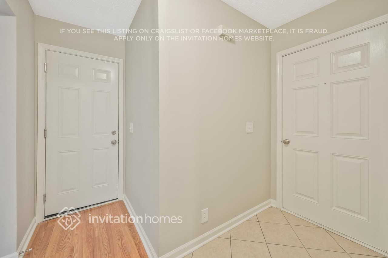 1304 Lyndsey Ridge Dr - Photo 4 of 26