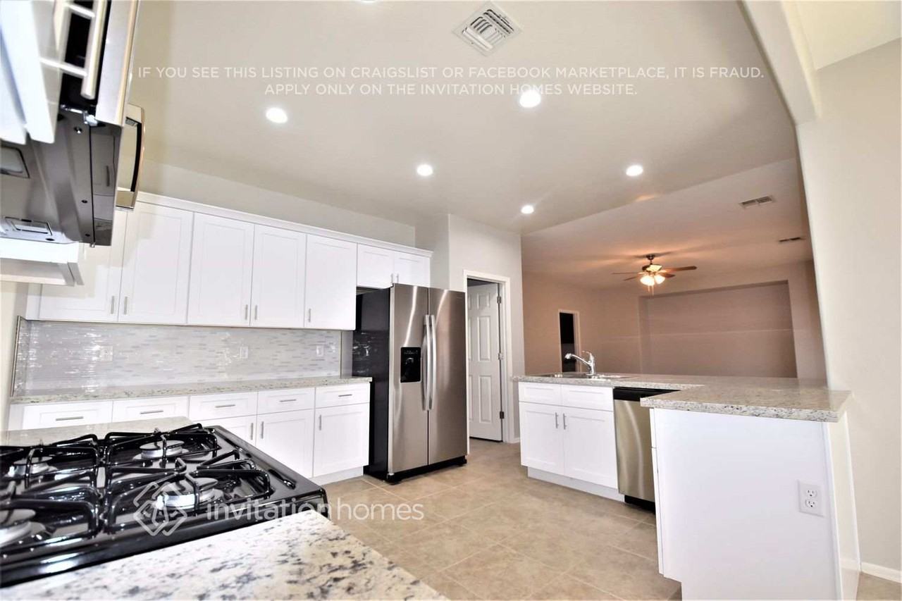 14105 W Dahlia Dr - Photo 4 of 14