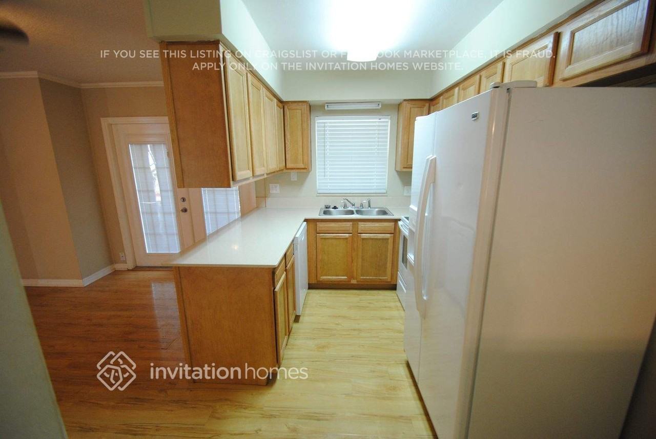 313 Alpine St - Photo 4 of 13