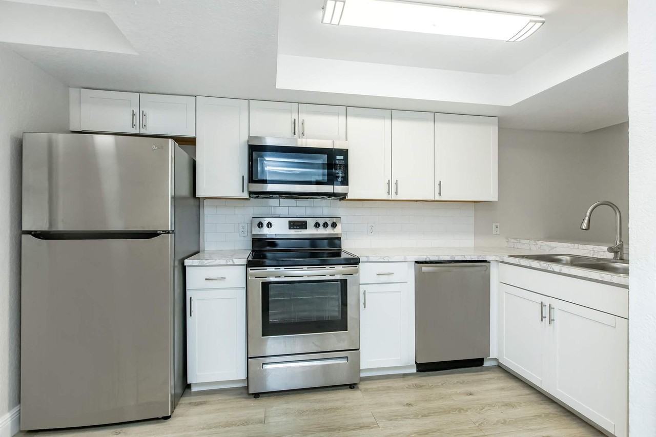 Palm Flats Apartments - Photo 5 of 39