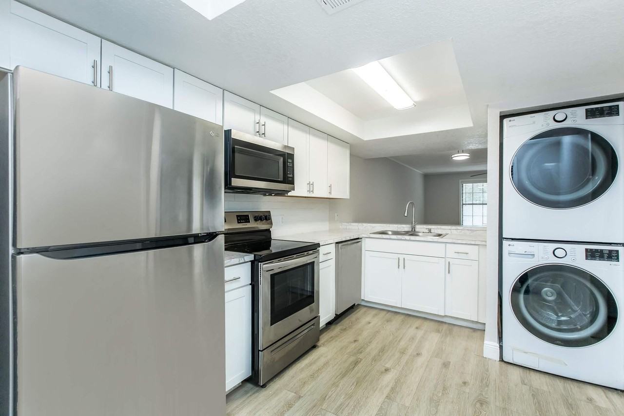 Palm Flats Apartments - Photo 6 of 39