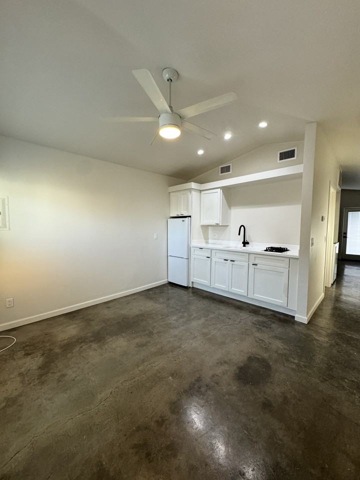 366 E Weldon Ave #GH - Photo 2 of 18
