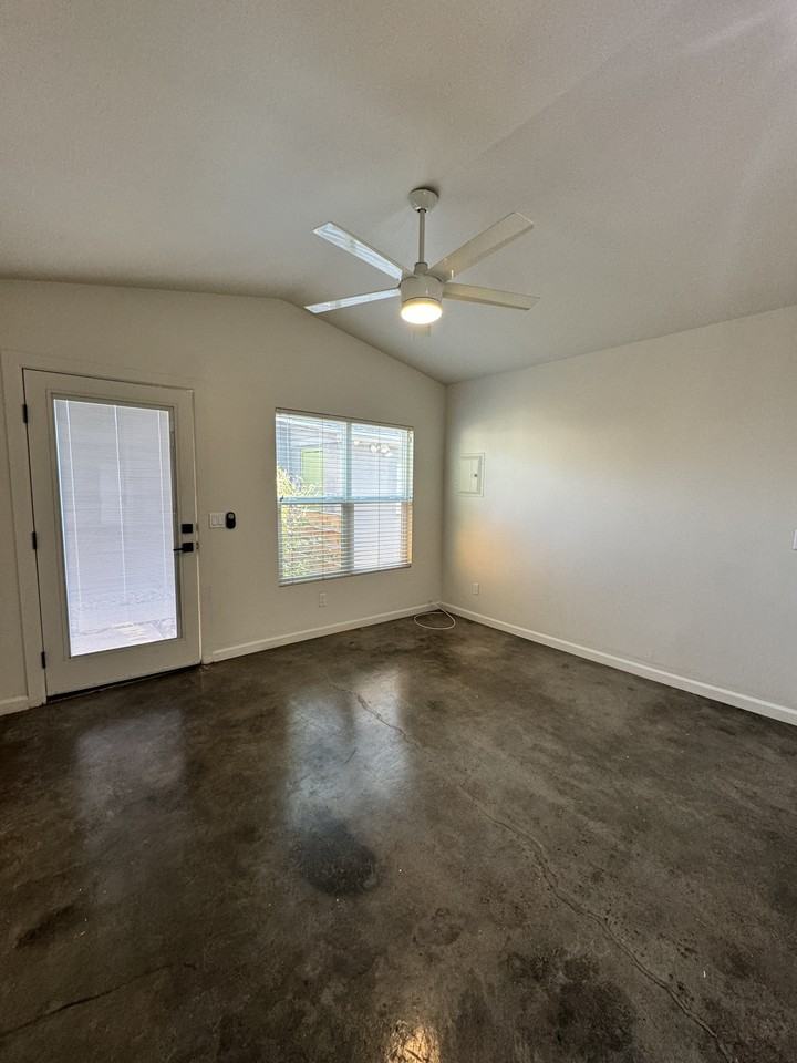 366 E Weldon Ave #GH - Photo 3 of 18