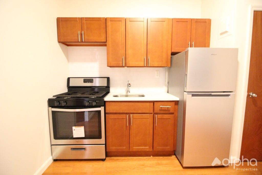 199 Henry St #2 - Photo 3 of 6