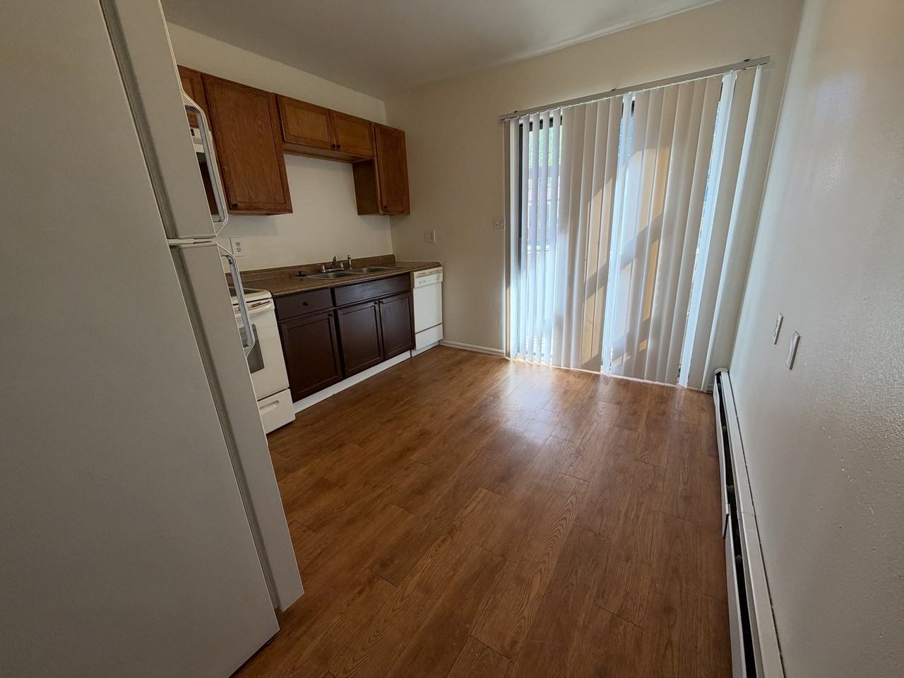 826 W 10th St #826 - Photo 3 of 12