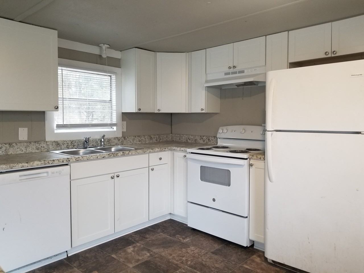295 E Wright St - Photo 2 of 9
