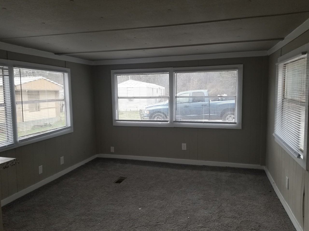 295 E Wright St - Photo 4 of 9