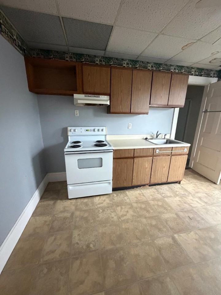 190 College - Photo 2 of 5